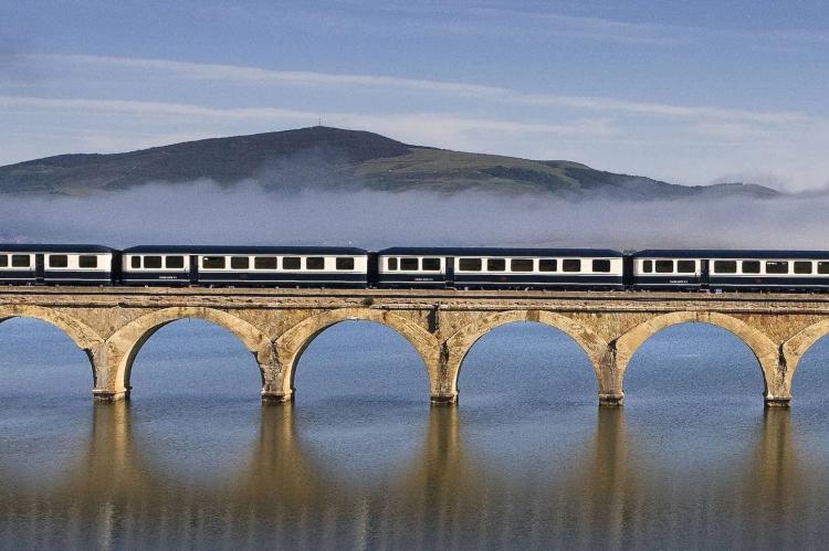 ​​​​El Orient Express español rebosa lujo de San Sebastián a Santiago de Compostela