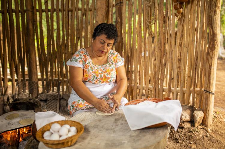 Despertar a la esencia Maya: El legado de las mujeres en las aldeas de Yucatán