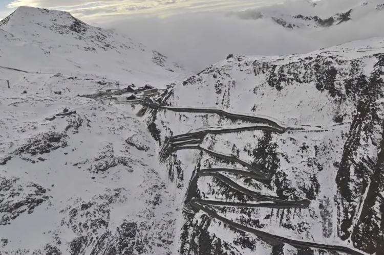 ¡Confirmado! El Giro cancela la ascensión al Passo Stelvio por riesgo de avalanchas