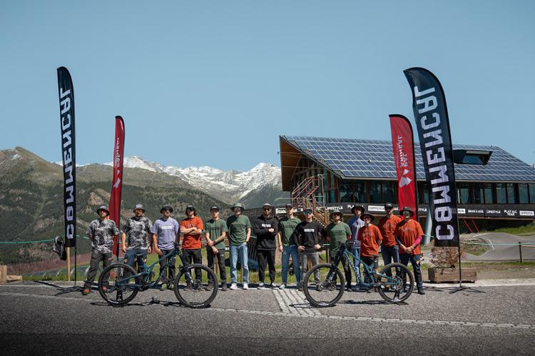 El Bike Park de Pal Arinsal inicia la temporada con nuevas BTT Commencal para los bike patrols