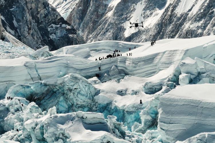 Punto y final de la temporada en el Everest con 600 cumbres, 8 muertos y un dron a 6.000 metros