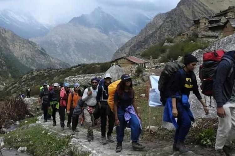 Mueren 9 excursionistas tras perderse en una tormenta de nieve en el Himalaya indio