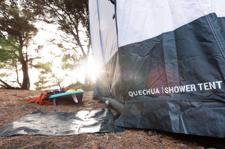 Probamos la cabina de ducha hinchable de Decathlon. Más privacidad e intimidad en el camping