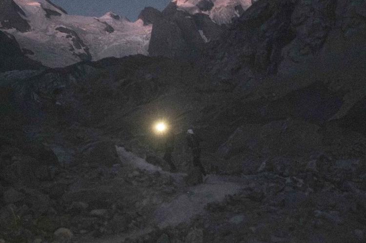 Kilian Jornet se lanza a conquistar los 4.000 de los Alpes corriendo, escalando y en bici