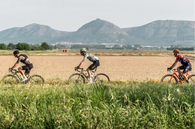 El auge del ciclismo gravel: la aventura y libertad sobre dos ruedas conquista a los ciclistas