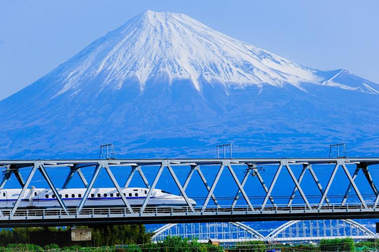 Japón toma medidas drásticas contra el sobreturismo en el Monte Fuji