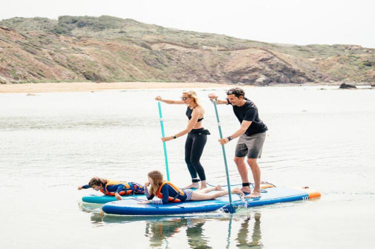 Así es la tabla de paddle surf de Decathlon: hinchable, ligera y compacta 