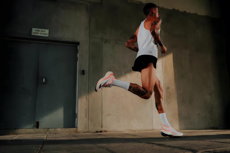 KIPRUN lanza las KD900.2: la zapatilla ideal para entrenamientos intensivos y competiciones
