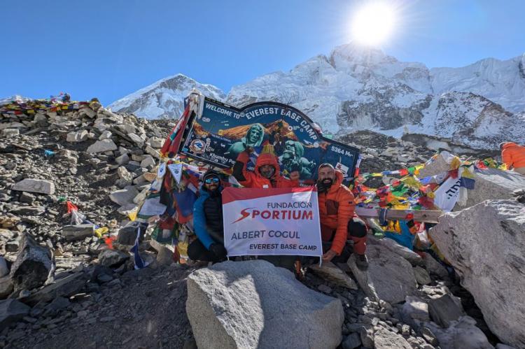 Albert Cogul es el primer europeo con paraplejia en alcanzar el campamento base del Everest