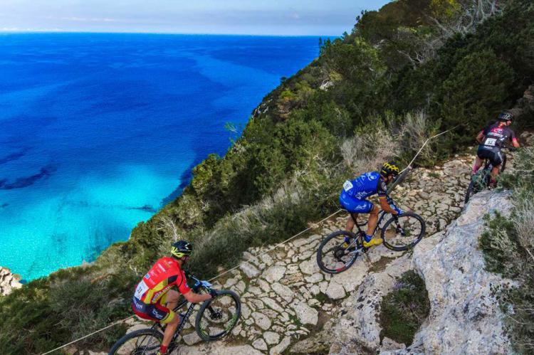 El deporte marca el paso del invierno a la primavera en Formentera