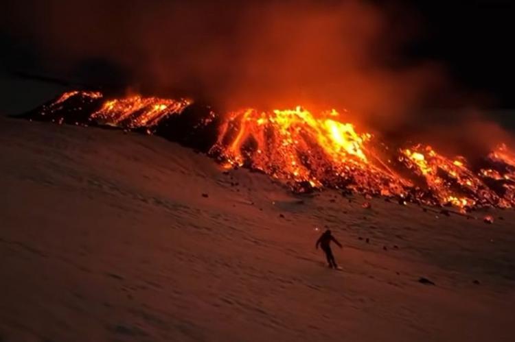 Esquí entre flujos de lava y cenizas con el Etna en plena erupción