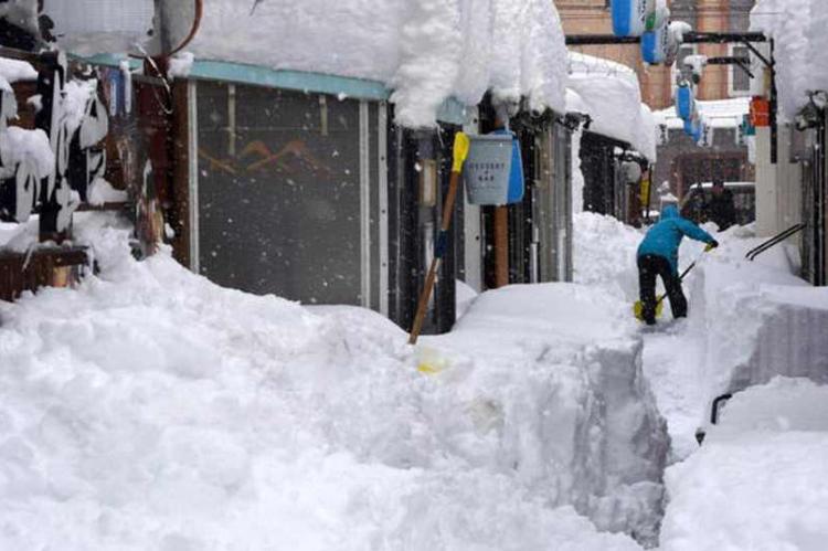 Más de un centenar de turistas quedan atrapados por un alud de nieve en Fukushima