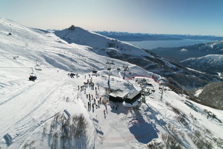 Cerro Catedral, nieve garantizada y nuevas experiencias en el destino invernal más icónico de Argentina