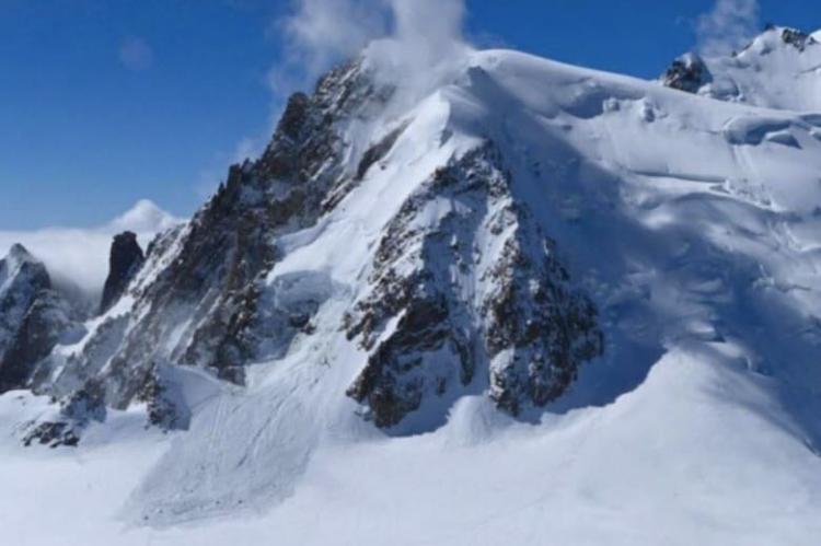 La caída de un sérac en el Mont Blanc du Tacul desata un alud que sepulta a dos alpinistas