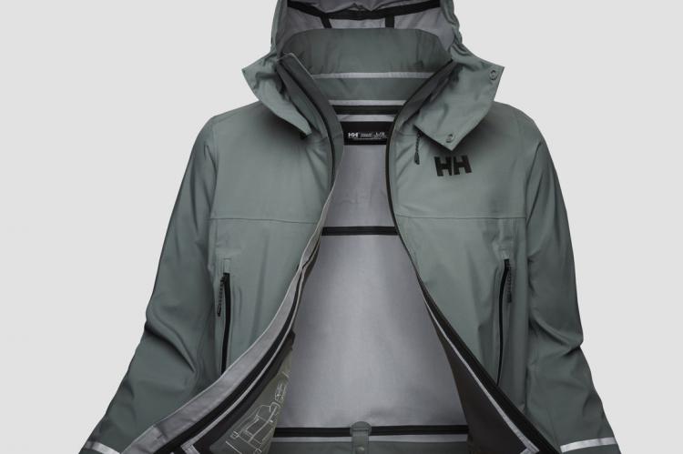 Así es la nueva chaqueta técnica urbana de Helly Hansen con tecnología de montaña