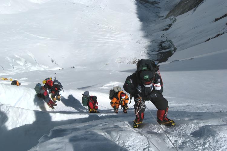 ¿Cuánto cuesta subir al Everest este 2025? Los precios siguen subiendo