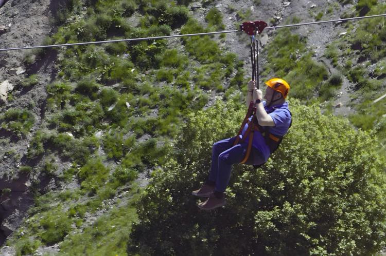 Boí Taüll estrena el verano con nueva tirolina y telesilla panorámico