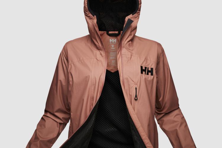 La chaqueta W Odin Rock Insulated, galardonada por su diseño y rendimiento en montaña
