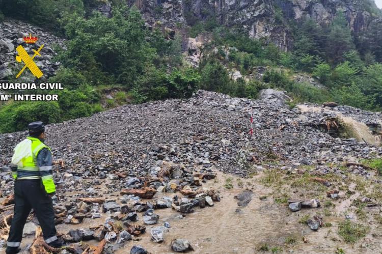 Vídeo: Un desprendimiento tras las lluvias obliga a cortar la carretera al Balneario de Panticosa
