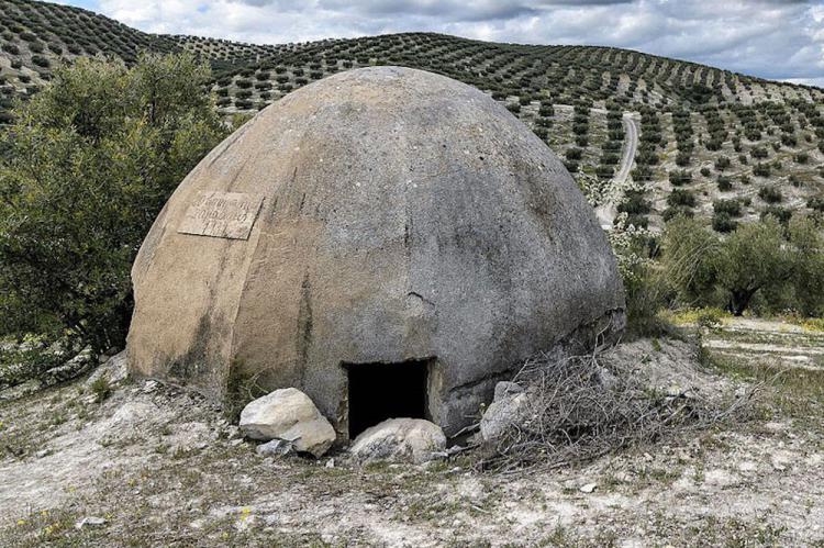 Las chozas de Albendín, guardianes de hormigón en la campiña cordobesa