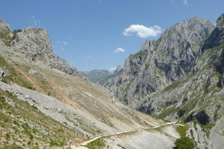 6 rutas de vértigo en España para disfrutar la naturaleza desde las alturas