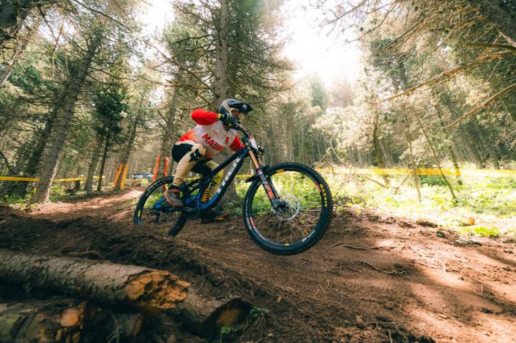 Castellanos y Menéndez reinan en La Molina: campeones de España de Descenso 2025