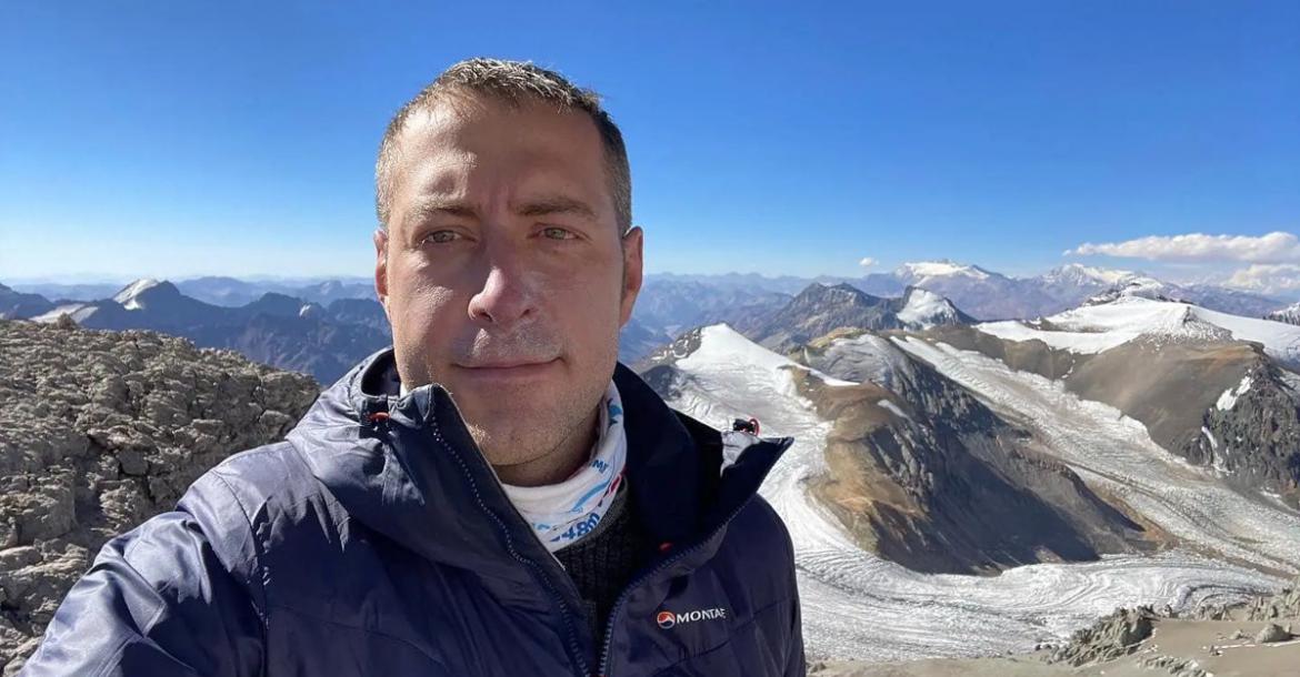Andrew Ushakov bate el récord mundial de ascenso exprés al Everest desde el nivel del mar
